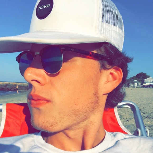 Meet your Posher, Tommy - Picture 1 of 1